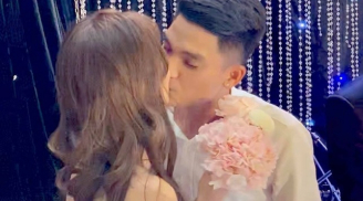 Nhân đám cưới Duy Mạnh, Mạc Văn Khoa gửi nụ hôn ngọt ngào đến bạn gái