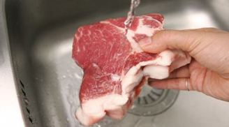 Đừng rửa hay chần thịt lợn, đây mới là cách làm đúng nhất loại bỏ sạch chất bẩn