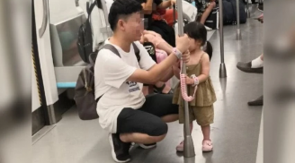 Bố 'còng tay' mình và tay con gái trên tàu điện ngầm: Nguyên nhân xúc động đằng sau