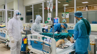 Huy động 30 nhân viên y tế tích cực chữa trị cho 2 bệnh nhân Covid-19 diễn biến nặng