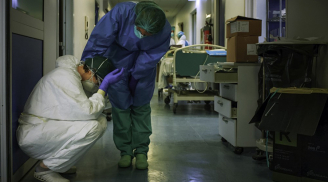 Bệnh viện quá tải vì Covid-19: Bác sĩ buộc phải chọn người được sống
