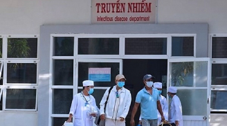 Sau 3 lần xét nghiệm âm tính, 2 bệnh nhân điều trị Covid-19 ở Ninh Thuận được xuất viện