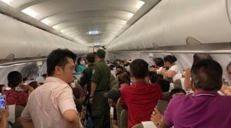 Nam hành khách tranh giành chỗ để hành lý trên máy bay, lăng mạ tiếp viên