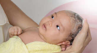 Cách tắm cho trẻ sơ sinh chuẩn nhất, bà mẹ bỉm sữa nào cũng nên biết