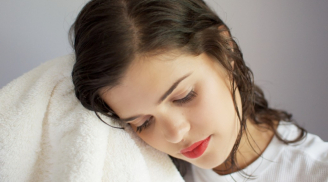 Để tóc ướt đi ngủ, bạn sẽ 'gánh' 5 hậu quả vô cùng nghiêm trọng