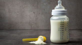 6 việc mẹ tuyệt đối không được làm khi pha sữa công thức cho bé
