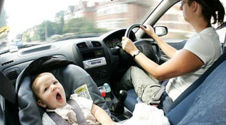Để con ngồi ghế trước xe ô tô, cha mẹ cần đảm bảo các yếu tố này