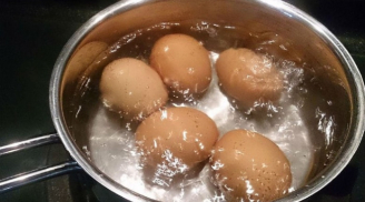 Lược trứng bằng nước nóng hay lạnh mới đúng? Tưởng đơn giản mà nhiều người làm sai