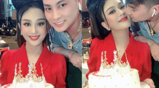 Lâm Khánh Chi được chồng trẻ hôn ở tiệc sinh nhật nhưng nhẫn kim cương khủng chiếm trọn spotlight