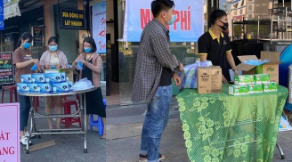 Người dân Đà Nẵng lập điểm phát khẩu trang miễn phí, suất ăn đêm cùng nhau chống dịch
