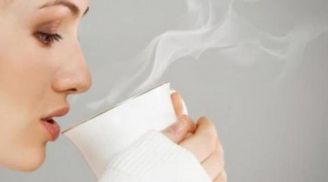 Buổi sáng uống một cốc nước ấm đúng cách giúp đốt cháy mỡ thừa, loại thải độc tố ra khỏi cơ thể