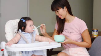 Khen con gái 2 tuổi biết xúc ăn, siêu mẫu Hà Anh đồng loạt bị CĐM tố “nói dối” vì quá vô lý
