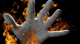 Thiếu nữ 15 tuổi bị bạn trai tạt xăng đốt khi đang hẹn hò ở vườn cao su