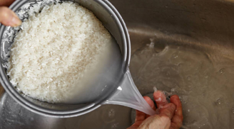 Vo gạo mấy lần để cơm dẻo mà không mất chất?