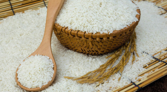 Nhìn vào đặc điểm này biết ngay gạo sạch hay gạo 'ngậm' hóa chất cực độc