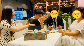 Lâm Khánh Chi gây choáng với hình ảnh chồng hàng chục cọc tiền mua nhà triệu đồ không cần suy nghĩ