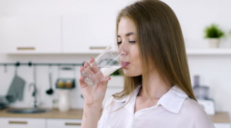 Gặp 4 dấu hiệu bất thường khi uống nước, hãy đi khám ngay trước khi quá muộn