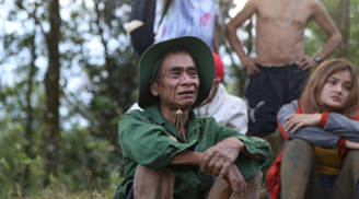 Nước mắt của đôi vợ chồng già mất 8 người thân trong vụ sạt lở ở Quảng Nam: 'Giờ chẳng còn gì cả'