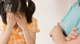Bố mẹ hãy dừng ngay 3 kiểu nói đùa thường nói với con kẻo tổn hại tâm lý trẻ vô cùng đấy!