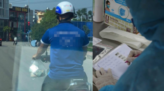 Treo túi nhựa đầy tiền lủng lẳng trên xe máy, thanh niên được phong là 'người can đảm nhất Việt Nam'