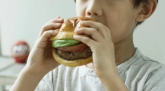 Bé trai 10 tuổi nguy kịch sau khi ăn 1 chiếc hamburger: Cảnh báo 4 thực phẩm dễ gây dị ứng nhất cho trẻ