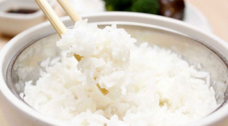 Nấu cơm vo gạo kỹ bằng nước lạnh là dại: 5 sai lầm khiến cho cơm mất dinh dưỡng nhạt vị