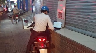Đi chơi countdown nhưng chợt nhớ deadline: Nam thanh niên có hành động này vừa thương, vừa buồn cười