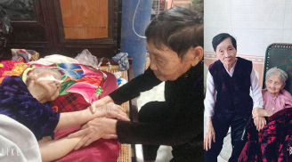 Em gái 100 tuổi nắm chặt tay chị 103 tuổi ốm nặng, nghẹn ngào 'Chị Ba ơi, em là Bốn đây'
