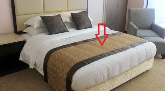 Sự thật bất ngờ về chiếc khăn trải ở cuối giường mà khách sạn nào cũng có