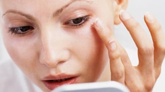 Gợi ý 2 cách cơ bản để trẻ hóa vùng da mắt giúp chị em 30+ tự tin hơn