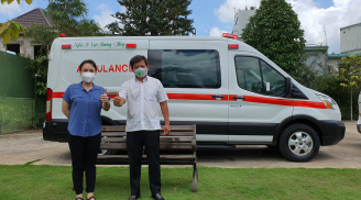 Việt Hương chính thức trao xe cứu thương 2,5 tỷ cho ông Đoàn Ngọc Hải