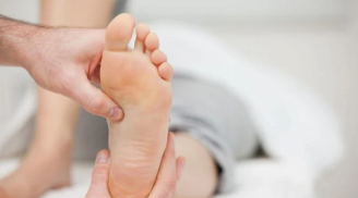 4 dấu hiệu ở bàn chân “tố cáo” gan của bạn đang suy yếu, có 1 cũng nên đi kiểm tra
