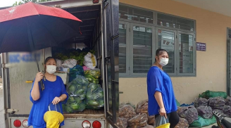 NS Hồng Vân đội mưa lớn nhận 1 xe tải rau củ để gửi từ thiện cho bà con