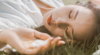 Khóc lóc sau ly hôn: Chỉ có đàn bà dại mới làm điều đó, đàn bà khôn thì mỉm cười sống tiếp cho mình