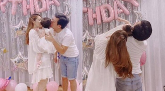 Mới 2 tuổi con gái Trường Giang đã đọc tiếng Anh  'vanh vách' khiến ai cũng phải trầm trồ