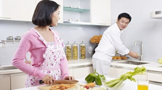 Ở nhà thực hiện cách ly mùa dịch, tôi bất ngờ khi chồng mình chuẩn ''soái ca'', việc gì cũng làm giúp vợ