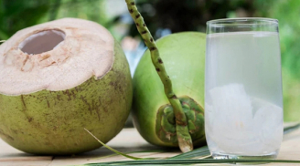 Uống nước dừa sau khi tiêm phòng rất tốt nhưng uống theo cách này lại có hại