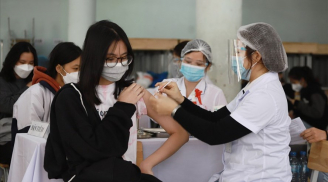 Sức khỏe của 33.000 học sinh đầu tiên ở Hà Nội sau tiêm vaccine Covid -19 đều bình thường