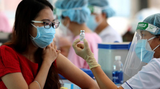 Tiêm mũi 3 vắc-xin Covid-19: Bác sĩ Trương Hữu Khanh chỉ rõ những phản ứng có thể xảy ra