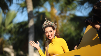 Hoa hậu Thùy Tiên được khen hết lời tại buổi diễu hành vì hành động đặc biệt này