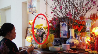 Lọ hoa trên bàn thờ đặt bên trái hay bên phải thì tốt nhất, vừa đúng phong thủy lại chiêu tài lộc