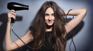7 lý do khiến tóc đã khô lại càng thêm xơ xác, chị em nên biết để tránh xa