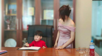 Con trai Hòa Minzy 'xông đất' bàn làm việc phụ bố mẹ khiến dân tình 'cưng xỉu'