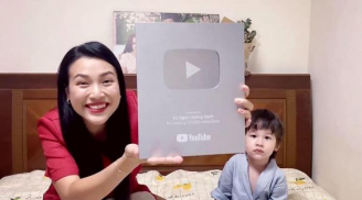 MC Hoàng Oanh nhận nút bạc Youtube, biểu cảm của nhóc tỳ gây sốt