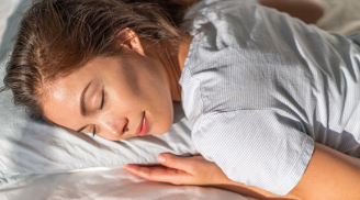 Bác sĩ hướng dẫn tư thế ngủ tốt nhất cho F0, làm giảm triệu chứng khó chịu, nhanh hồi phục