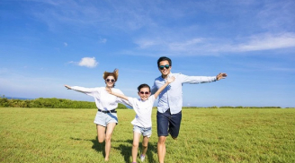 Nhìn vào cách vợ chồng bế con khi đi ra ngoài có thể biết được chỉ số hạnh phúc của gia đình