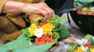 Mùng 1 âm lịch: Đặt 7 loại hoa này lên bàn thờ để gia đạo bình an, tài lộc hồng phát