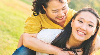 Trời bảo hộ, ban phúc dày cho người hiếu thảo: 15 cách báo hiếu cha mẹ giúp bạn có tương lai tươi sáng