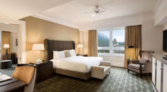 Tại sao các khách sạn cao cấp thường để ghế cuối giường?