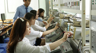 3 ngành học 'khát' nhân lực nhất 10 năm tới: Ra trường được săn đón, lương thừa sức mua ô tô